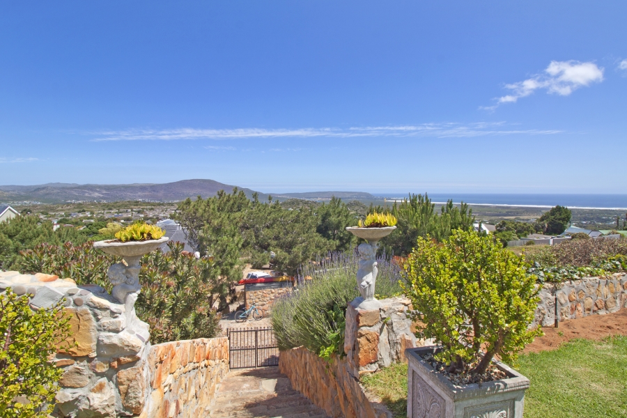 To Let 5 Bedroom Property for Rent in San Michel Western Cape